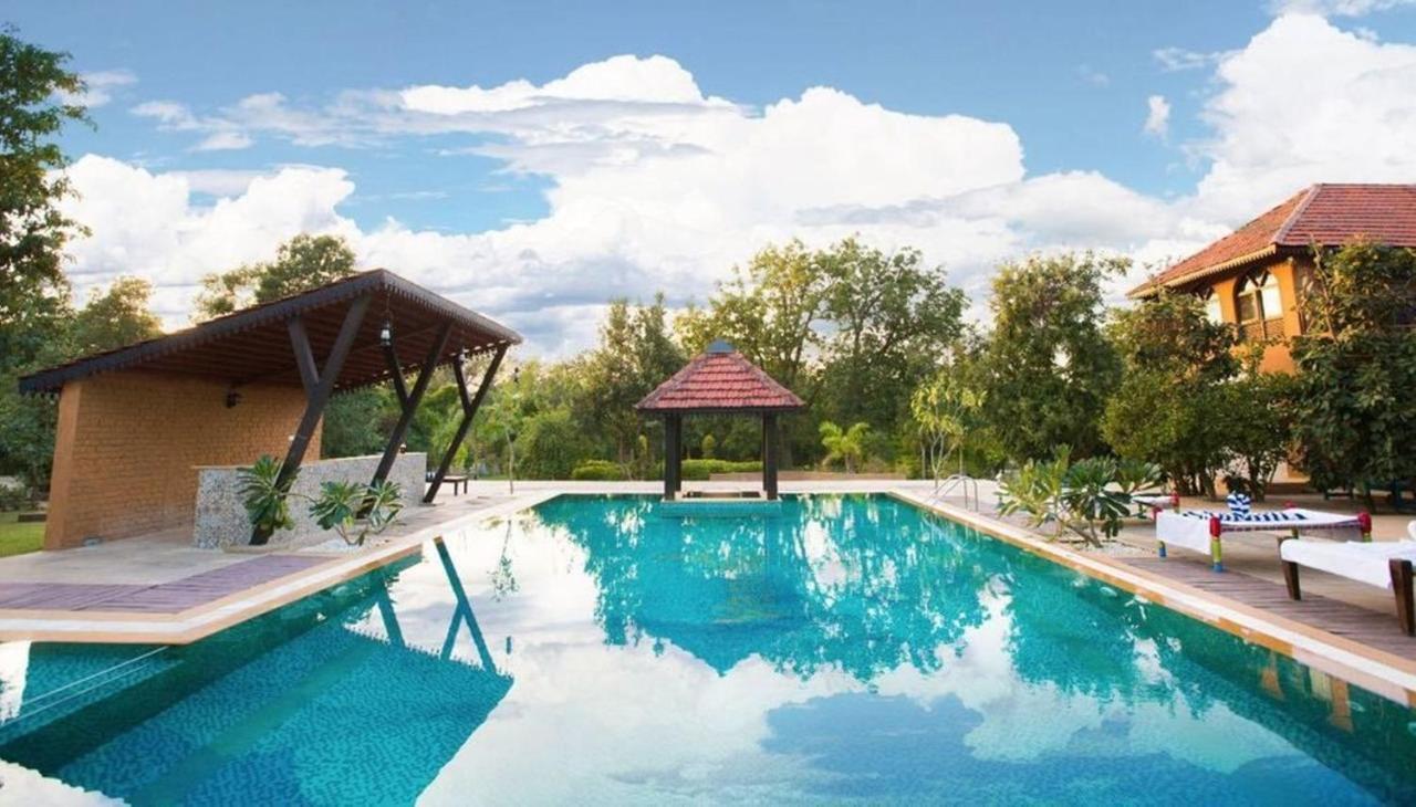 Vannraj Resort And Spa Khawasa Bagian luar foto