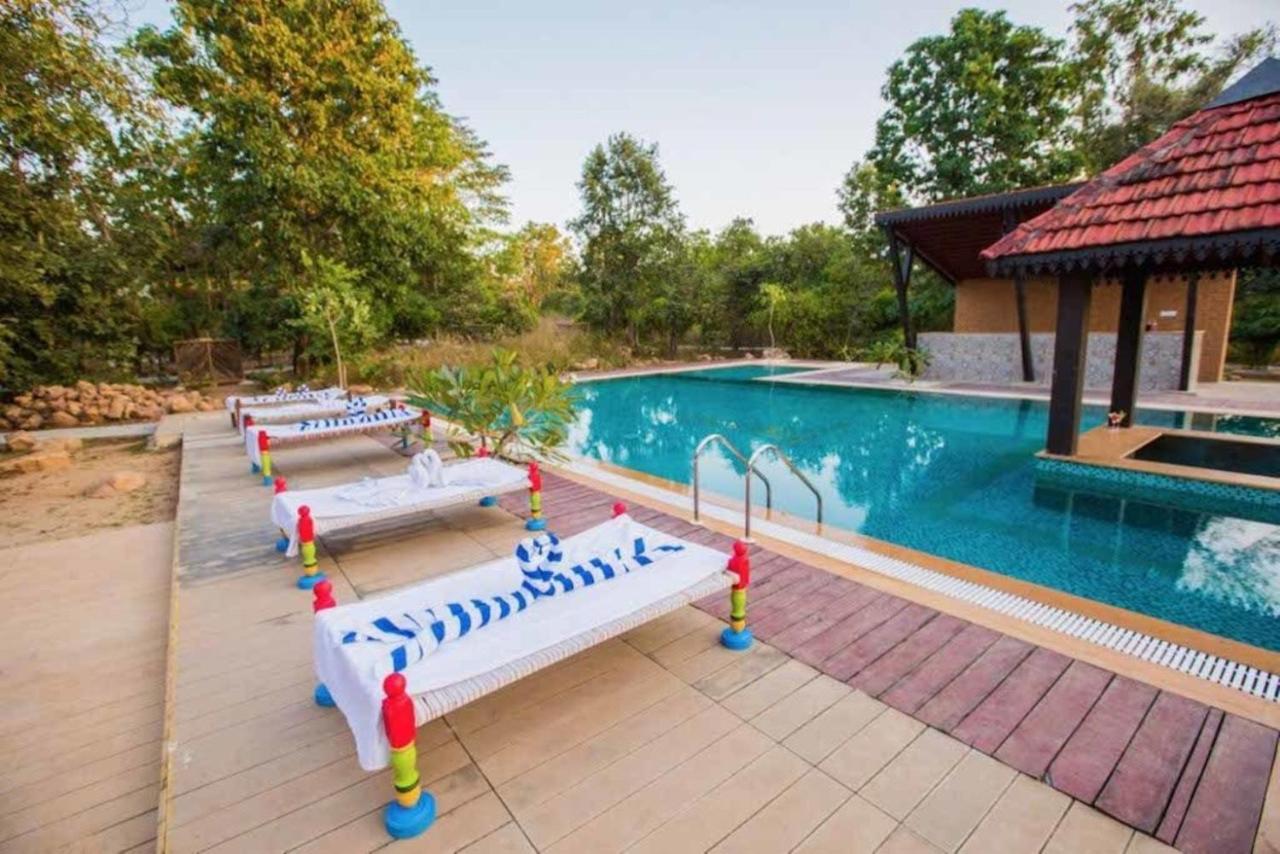 Vannraj Resort And Spa Khawasa Bagian luar foto