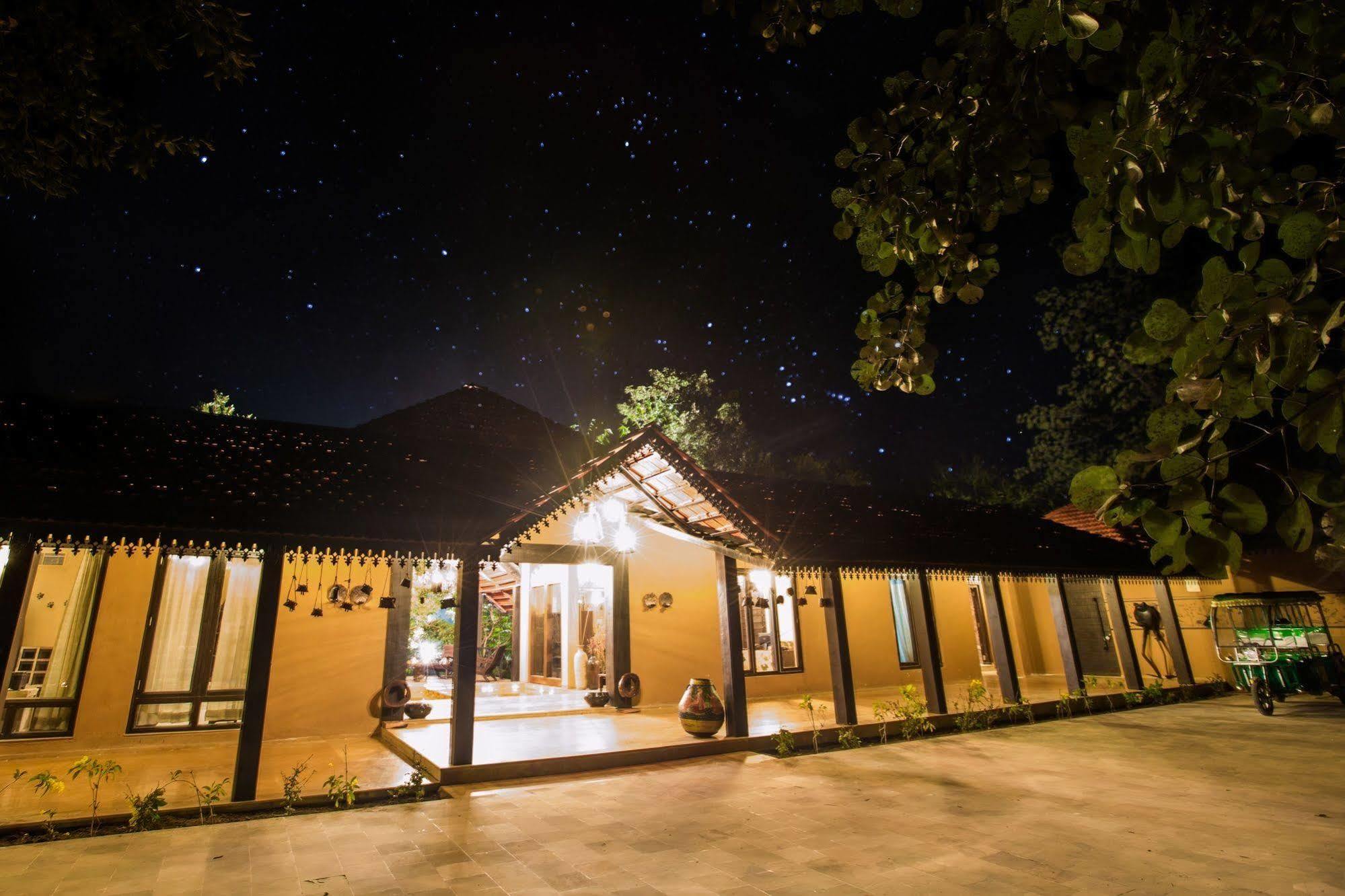 Vannraj Resort And Spa Khawasa Bagian luar foto